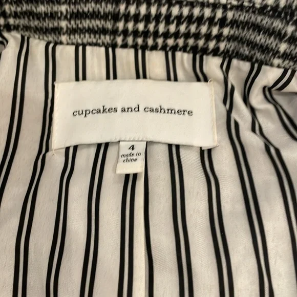 Cupcakes and cashmere plaid flannel blazer, size 4 - Picture 3 of 5